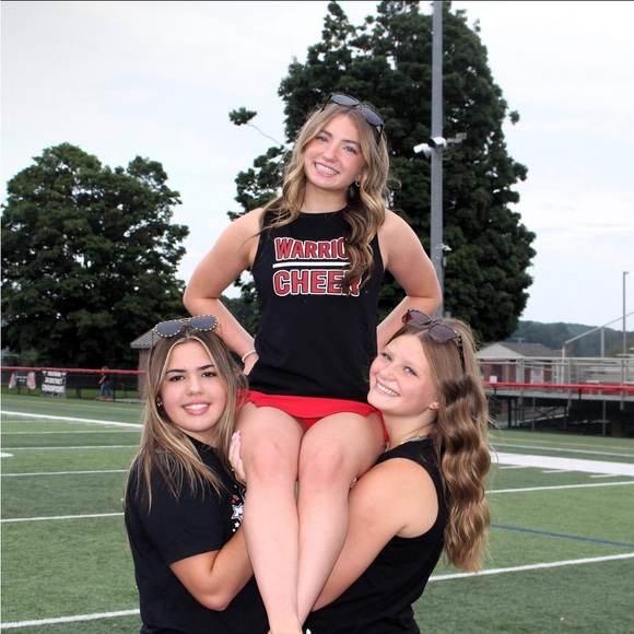 Meet your Posher, Olivia - Picture 2 of 3